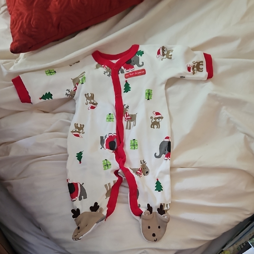 Carter's Holiday Red and White Footie NWOT. CHRISTMAS  New BORN.